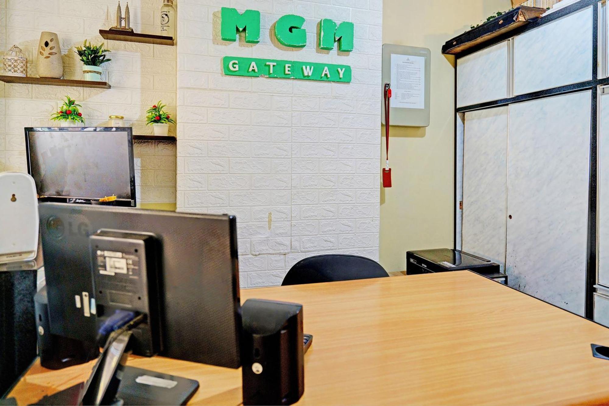Oyo Life 92993 Gateway Cicadas By Mgm